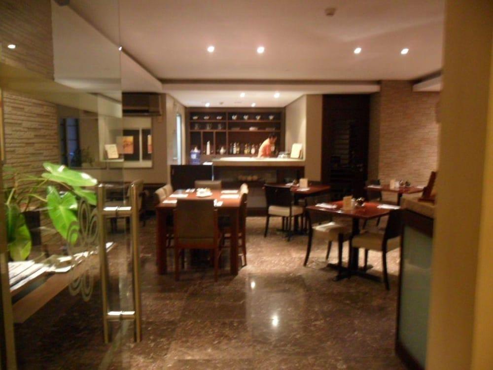 Amorsolo Mansion Hotel Makati City Екстериор снимка