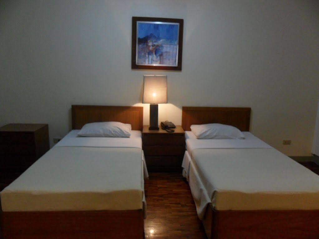 Amorsolo Mansion Hotel Makati City Екстериор снимка